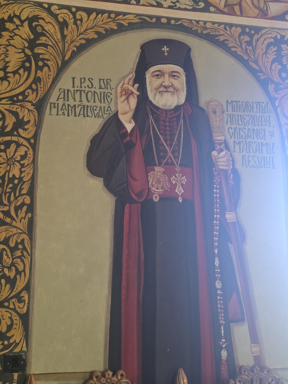 Baldachinul sculptat în lemn (2011)